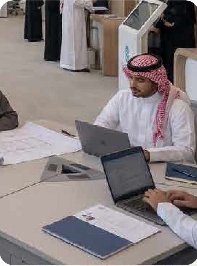 طالب في مركز دعم الخريجين